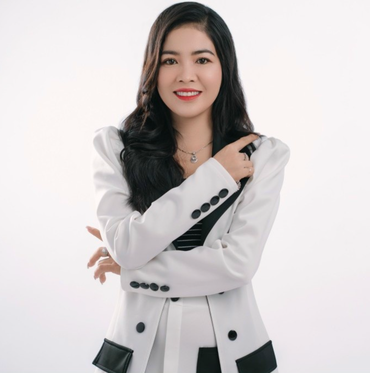Từ Lê Thủy Hồng Chuyên