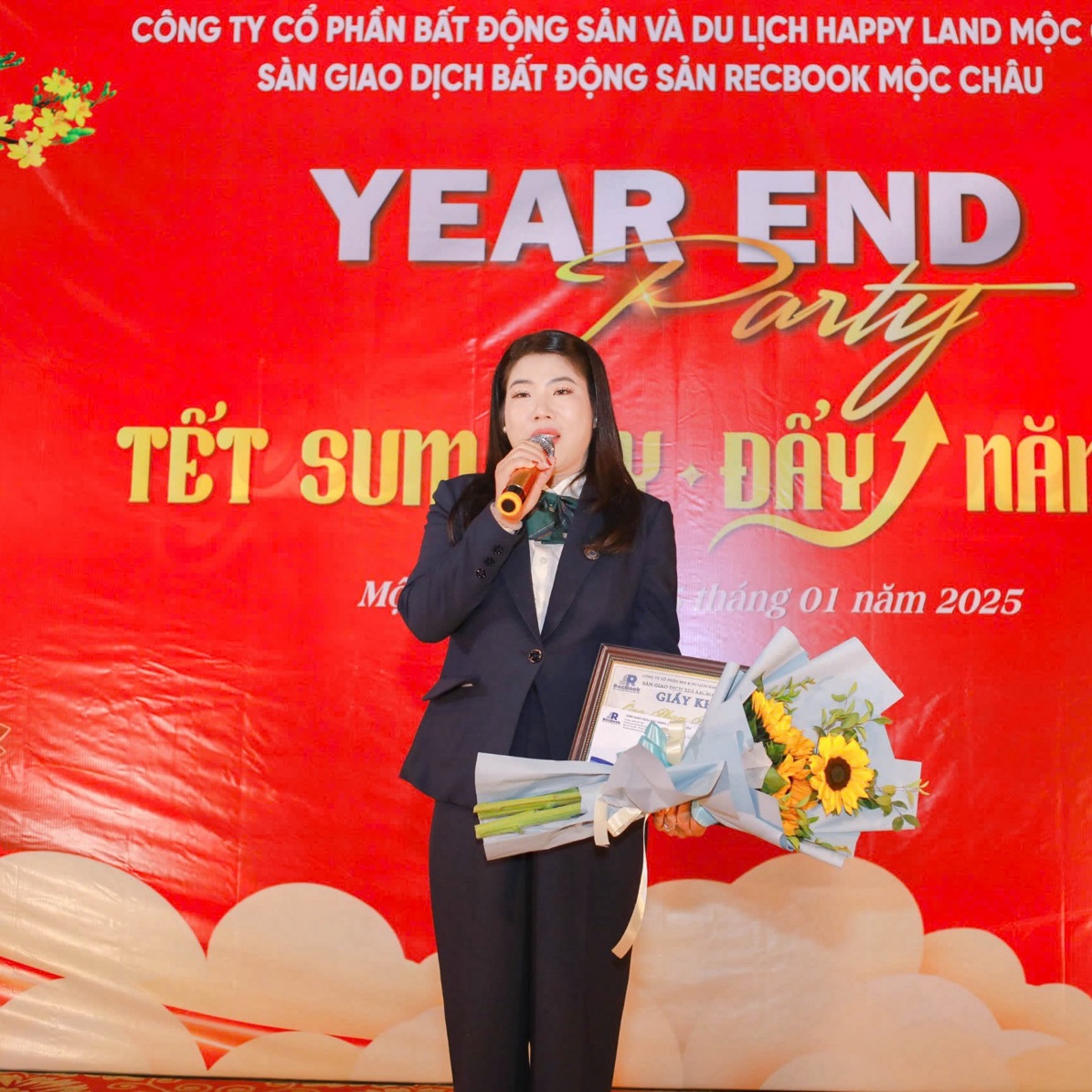 Phạm thắm