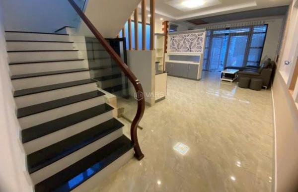 Cần bán Nhà trong hẻm 96m² Đường Nguyễn Siêu, Phường 7, Thành phố Đà Lạt, Lâm Đồng