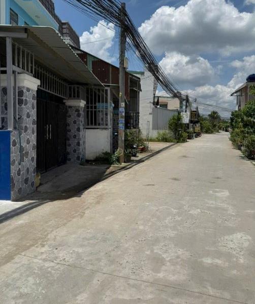 BÁN NHÀ 1 TRỆT, 1 LẦU, ĐƯỜNG XE HƠI, GIÁ RẺ, 👍 ĐỨC HÒA, LONG AN Đường ĐT 824, Xã Hựu Thạnh, Huyện Đức Hòa, Long An