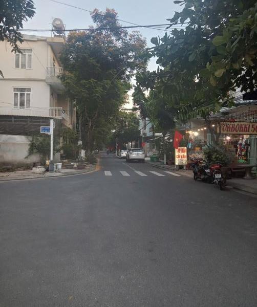 Chủ cần bán Nhà mặt phố 90m²