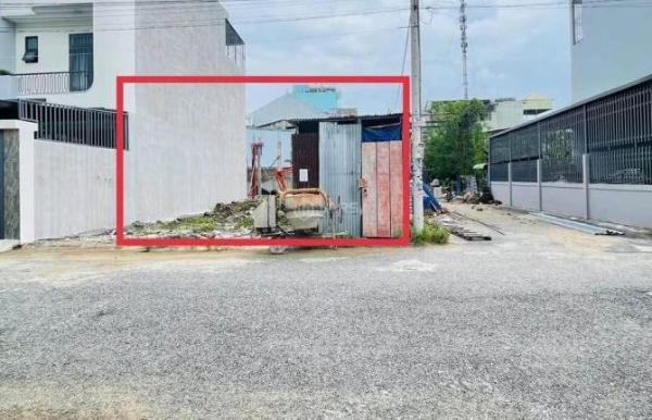 Kẹt tiền bán rẻ 2 lô đất gần cổng 👍 11. Sổ riêng thổ cư, 1tỷ6 thương lượng mạnh.