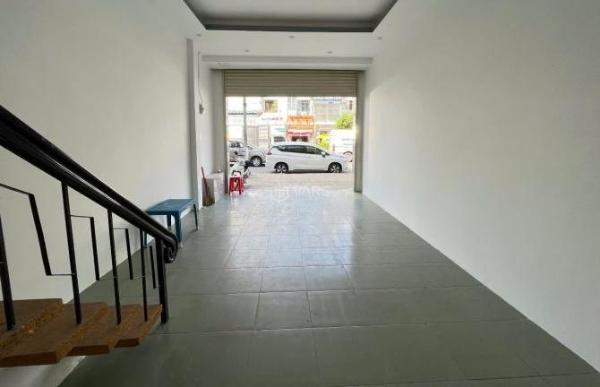 Nhà mặt tiền Lạc 🏘️ Long Quân, Trệt 3 Lầu, 5PN 4WC, 4x15m, Giá 30 Triệu