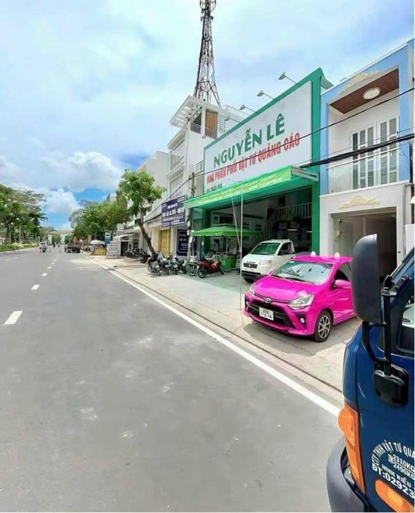 Cho thuê nhà mặt tiền đường 🏤 trần phú, gần vincom hùng vương