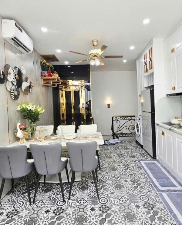 Nhà quá đẹp để ở lương định của gần hồ 4 tầng thang máy giá chỉ 8 💥 65 tỷ