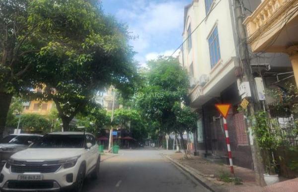 Bán nhà 3 Tầng . Nguyễn Giản Thanh . dt 98m . ☘ mt 7m . hướng TB . giá 17 tỷ