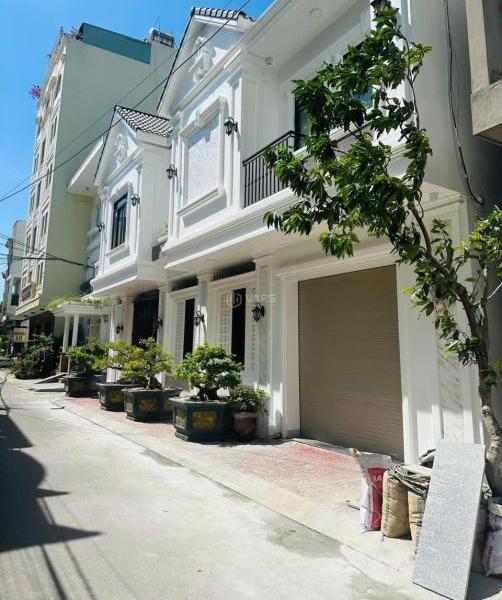 Chủ cần bán Nhà mặt phố 200m²