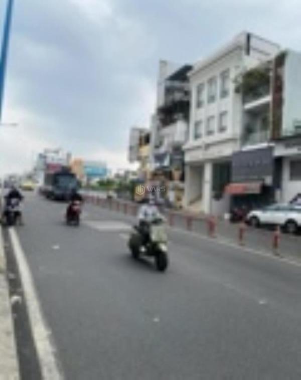 Bán Nhà mặt phố 155m²