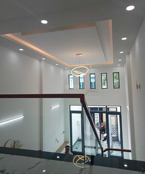 Bán Nhà trong hẻm 102m²