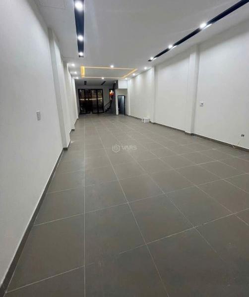 Chủ cho thuê Nhà mặt phố 100m²