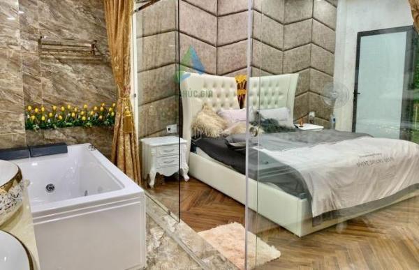 Chủ cho thuê Nhà mặt phố 100m²