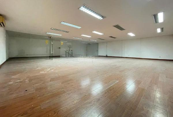 Chủ cần bán Nhà mặt phố 1500m²