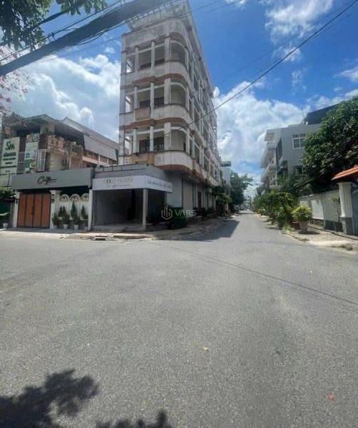 Bán Nhà mặt phố 121m²