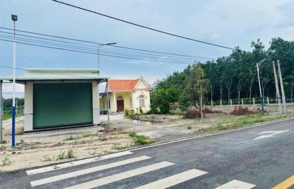 chủ về quê sinh sống nên cần bán căn nhà nằm 🏣 mặt tiền cao bá quát giá bán 370tr