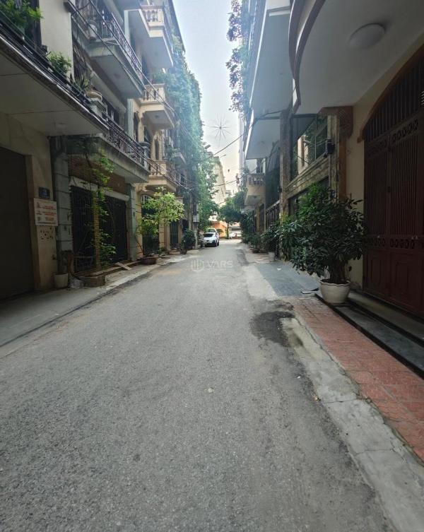 Nhà phân lô: quan nhân -cầu giấy. dt: 61m2 x 🏡 4t x 5.4m.mt.