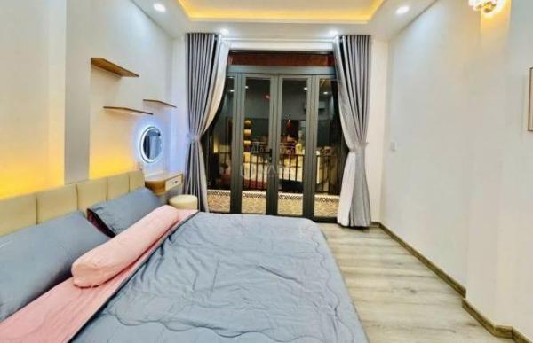 Bán nhà đường Lam 🏤 Sơn, Quận Tân Bình, Giá: 2.5 tỷ/50m2, sổ hồng riêng