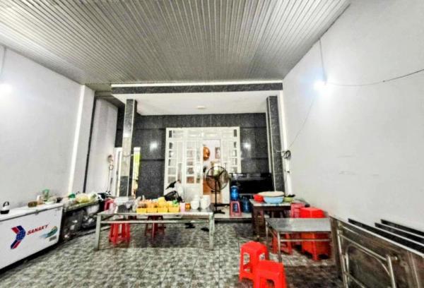 Chủ cần bán Nhà mặt phố 215m²