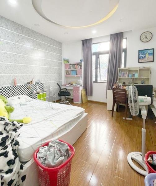Cần bán Nhà trong hẻm 80m²
