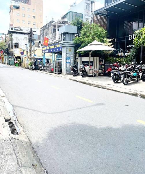 Chủ cho thuê Nhà mặt phố 240m²