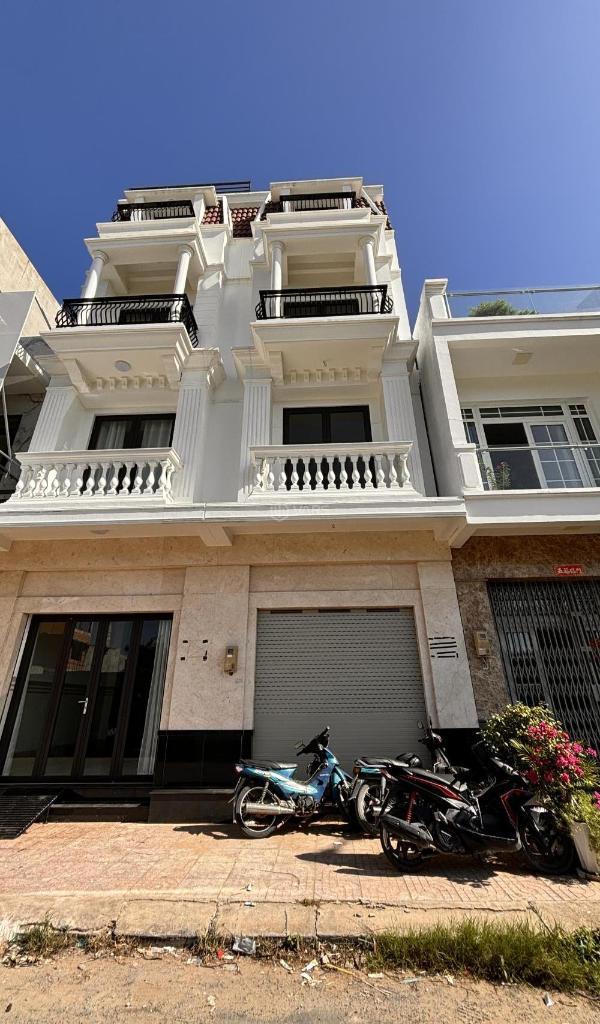 Bán Nhà mặt phố 81m²