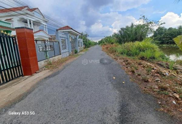 Biệt thự 🏣 mặt tiền sông xã nhị thành, thủ thừa tổng dt 446m2 1 lầu 3pn 2wc 6 tỷ