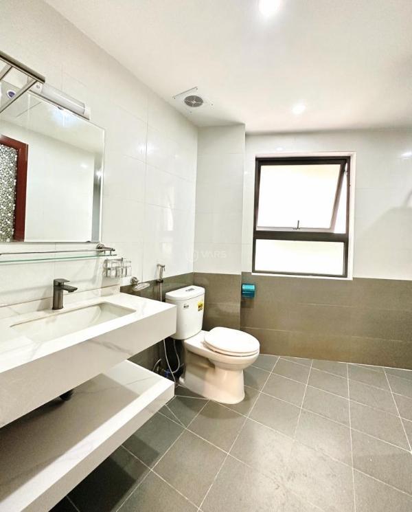 Bán Nhà mặt phố 180m²
