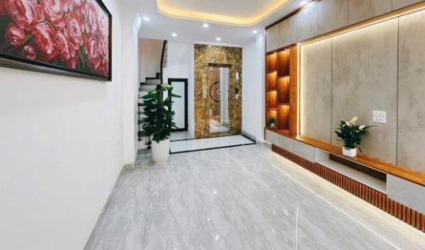 Bán 🏤 Nhà Ngõ 245 Định Công, LÔ GÓC, Thang Máy, Ngõ To Đẹp 10m Ra Phố, DT 35m2. Giá 8.3 tỷ.