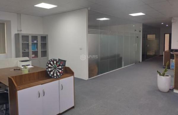 Tòa nhà cho thuê 🏦 mặt phố Huế, 270m2 mỗi tầng.