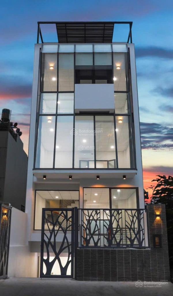 Bán Nhà mặt phố 108m²