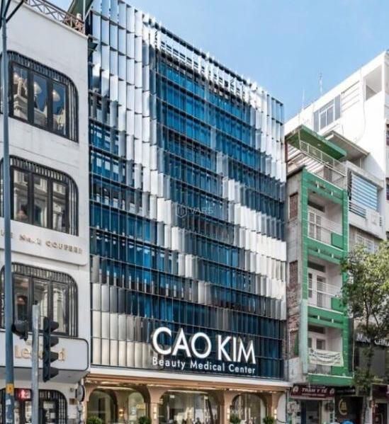 CHO 🏣 THUÊ TÒA NHÀ 221-223-225 LÝ TỰ TRỌNG, P. BẾN THÀNH, Q.1,- Ngang 12m-5 TẦNG,550TR