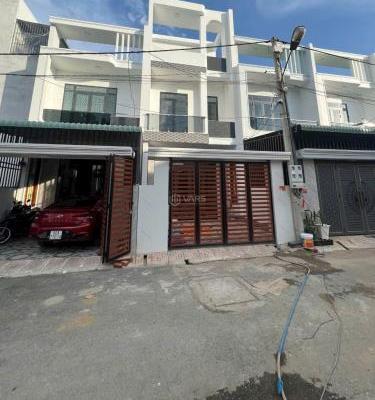 Nhà 🏘️ giá rẻ 2 lầu 1 trệt mới xây 4.5 tỷ/100 m2, sân ô tô 5 phòng ngủ