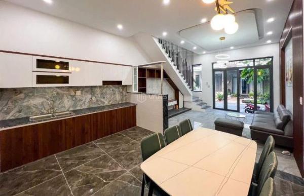 Bán Nhà mặt phố 65m²