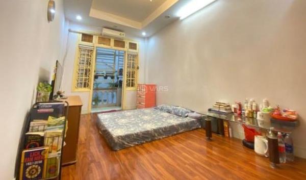 Bán 🏤 nhà mặt phố Tôn Đức Thắng, quận Đống Đa, 130m2 x 2 tầng, mặt tiền 4,1m, vị trí đẹp!
