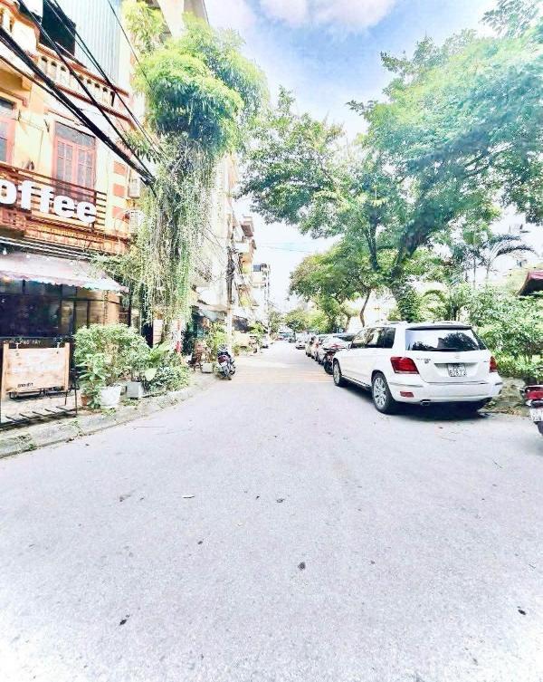 Bán gấp ☘ nhà phân lô ô-tô tránh khinh doanh wiew vườn hoa