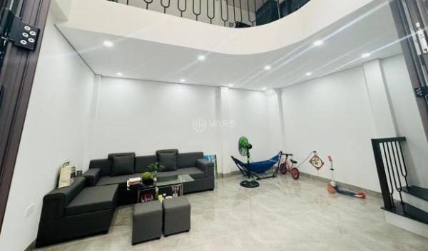 Cho thuê nhà riêng Thạch Bàn 33m2 5 Tầng 🏡 3PN Full đồ giá 10tr.