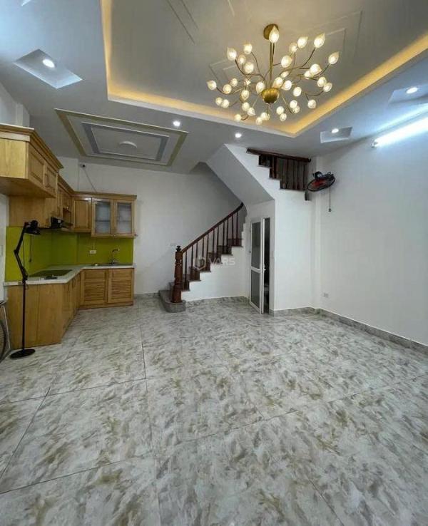 Tân mai - hoàng mai dt 35m x 5 tầng, mt 4,9m. nhà đẹp ở ngay, rất 🏘️ gần phố, gần ô