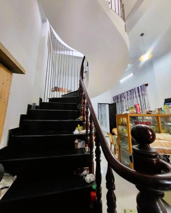 Nhà 2 tầng, ngang 🏚️ 6.7m, 4pn, ô tô 7c ngủ sân, trường lưu, long trường, q9