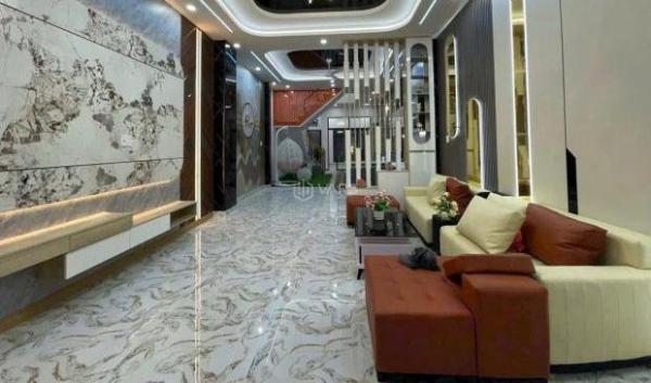 Bán Nhà mặt phố 121m²