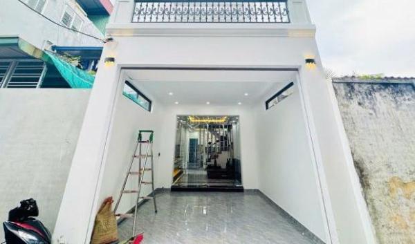 Bán nhà 4 tầng xây mới độc lập sân 🆘 cổng phố Đà Nẵng