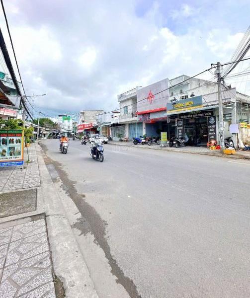 Bán Nhà mặt phố 197m²