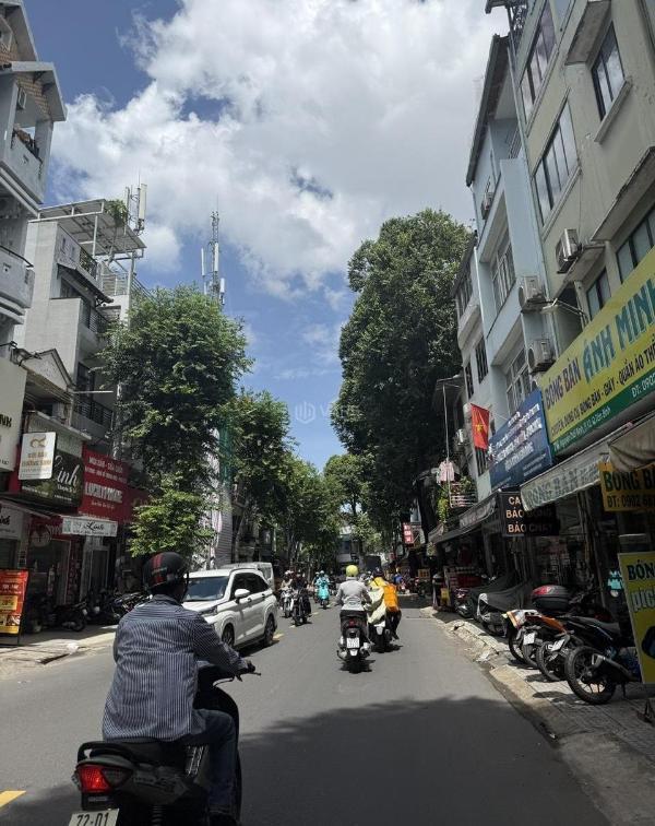 Bán Nhà mặt phố 100m²
