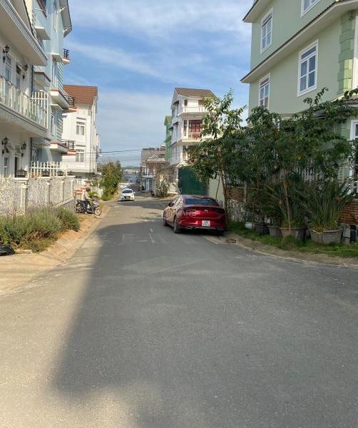 Cần bán Nhà trong hẻm 82m²