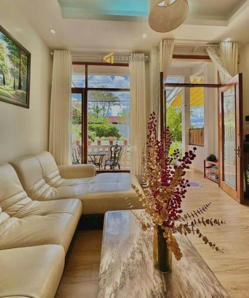Bán Nhà mặt phố 82m²