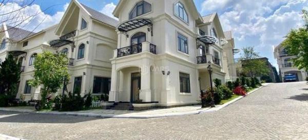 VILLA 2 MẶT TIỀN KHU 🏡 BIỆT THỰ CAO CẤP Ở MĂNGLIN PHƯỜNG 7, 210M2 4PN 5WC GIÁ 13.5 TỶ TL