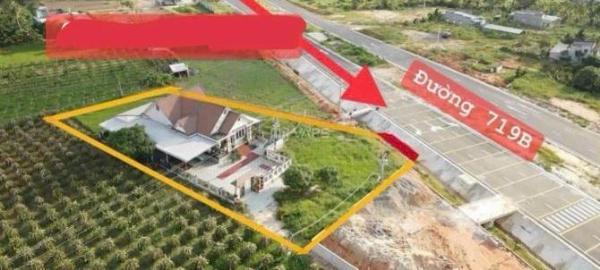Bán căn 1928m2 đất MT 719B Hàm Mỹ, có biệt 🌊 thự 300m2, gần QL1A
