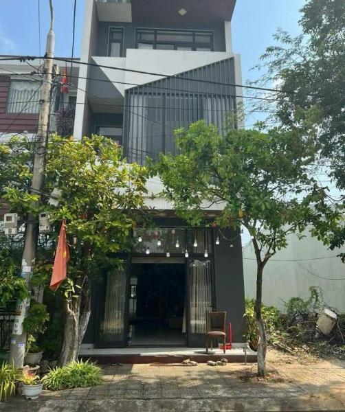 Chủ cho thuê Nhà mặt phố 100m²