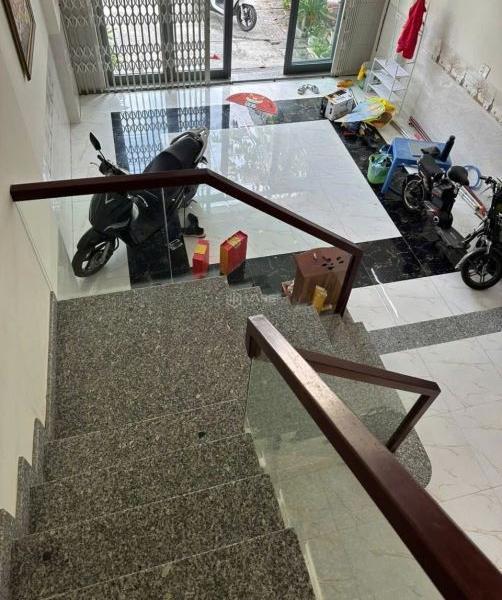 Bán nhà 1 trệt 2 lầu giá đang tốt nhất khu đối diện bến 🏤 xe cần thơ, quận Cái răng
