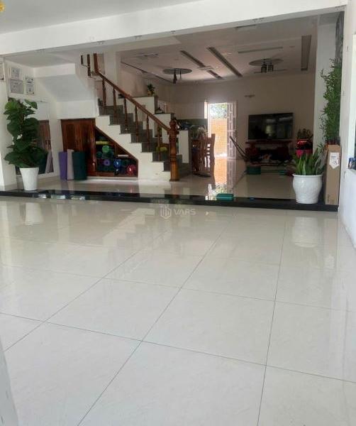 Bán Nhà mặt phố 81m²