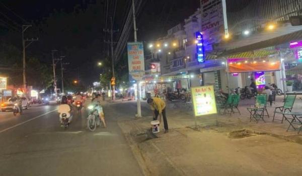 Chủ cần bán Nhà mặt phố 80m²