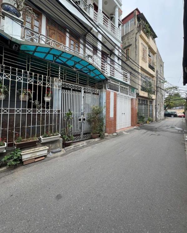 Bán nhà hoa ☘ lâm,long biên 3 tầng,61m,mt4.4m oto vào nhà nhỉnh 12 tỷ